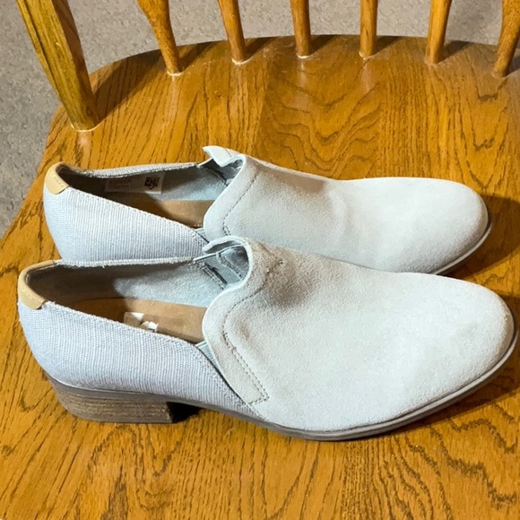 TOMS SHOES - Picture 1 of 5